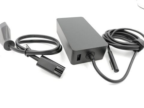 Oryginalny zasilacz Microsoft Surface 127W wtyk magnetic płaski Oryginalny zasilacz Microsoft Surface 127W wtyk magnetic płaski